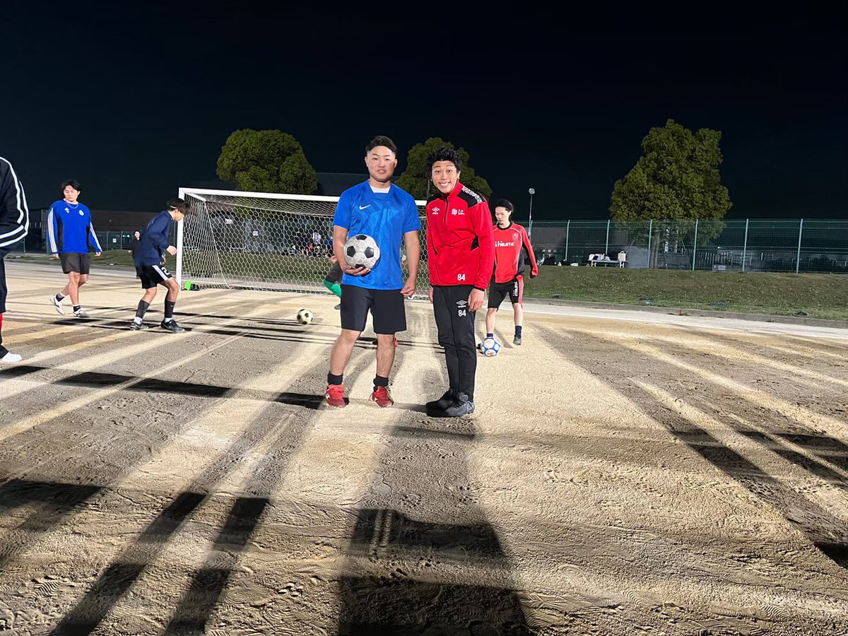 flippppppag's tweet photo. 練習風景を紹介しまーす！😊
最初は男女で仲良く一緒にサッカーをします⚽️
その後は男女で分かれて男子はバチバチしつつ、楽しんでサッカー‼️
女子は楽しく体を動かしています😆
気になった方は遊びに来て見てね🖐️
興味ある方DM待ってます👍
#春から文教
#足立キャンパス
#越谷キャンパス https://t.co/9OMxkktpMk