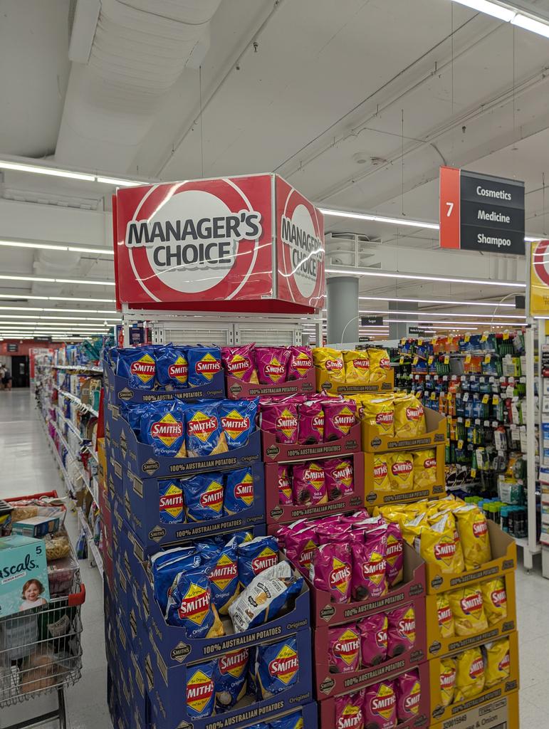 elegant choice.. very nice. simple, classic - "gotta get your chips". proving why they're the manager with this choice