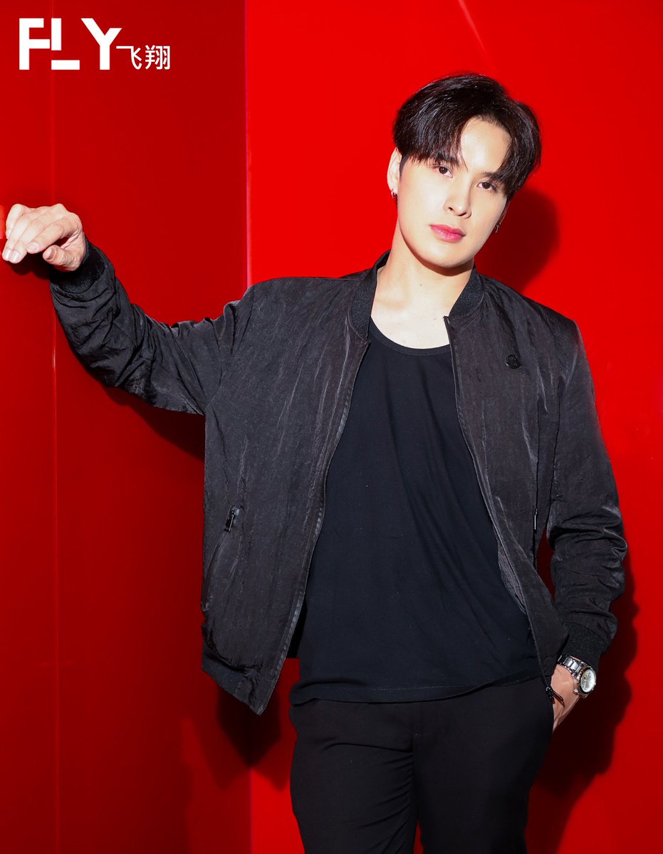 เรามาต่อกันที่  🌹 บีบอย นันทกร 🌹นักแสดงจาก “Swing Kick ยกนี้พี่ต้องชนะ” ก็ได้มาร่วมงานฉายภาพยนตร์ “นาจา” ที่ SF Would Cinema คนนี้ก็มาในลุคหล่อเท่พร้อมที่จะทำให้แฟนคลับหลงกันเลยทีเดียว

Model : Beboy Nanthakorn

ภาพ 📸  <a href="/Vango3447/">ƪ(˘⌣˘)┐ ƪ(˘⌣˘)ʃ</a>

#ยกนี้พี่ต้องชนะ #swingkick