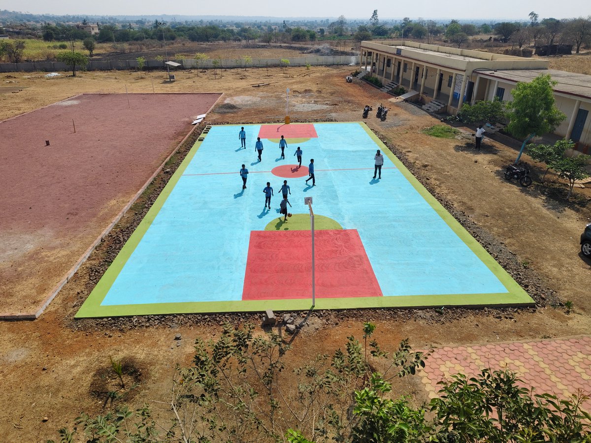 iectpbk's tweet photo. ಬಸವಕಲ್ಯಾಣ: ತಾಲ್ಲೂಕಿನ ಆಲಗೂಡ ಗ್ರಾಮ ಪಂಚಾಯತ್ ವ್ಯಾಪ್ತಿಯ ಚಿಟ್ಟಾ(ಕೆ) ಗ್ರಾಮದ ಸರಕಾರಿ ಪ್ರೌಢ ಶಾಲೆಯಲ್ಲಿ ನರೇಗಾ ಯೋಜನೆಯಡಿ ನಿರ್ಮಾಣ ಗೊಂಡ ಹೈಟೇಕ್ ಬಾಸ್ಕೇಟ್ ಬಾಲ್ ಕ್ರೀಡಾಂಗಣ https://t.co/boI4cqRZ8N