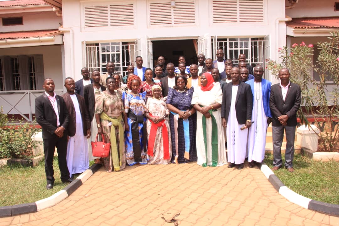 Buganda_Culture's tweet image. Olukiiko lw'ekitongole ky'obuwangwa n'obulambuzi mu Kyaddondo lutongozeddwa.
Omumyuka Owookubiri owa Kaggo Dr. Fiona Kalinda ng'atongoza olukiiko luno asabye abaweereddwa obuvunaanyizibwa abakulirwa Dr. Zaitun Baboolamwavu, okutuukiriza obulungi ebibasuubirwamu.