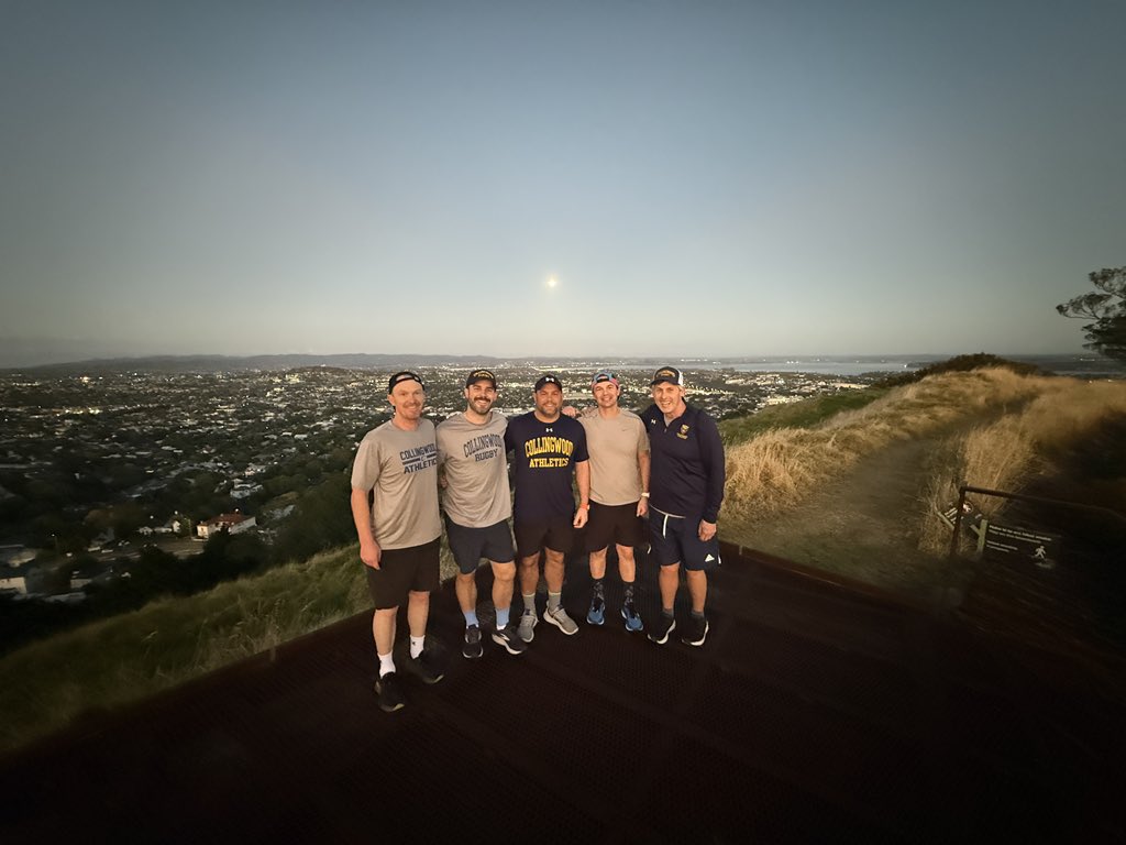 AaronTakel's tweet photo. Day 3 in NZ 🇳🇿Blues 🌊 Hangi 🍗 Mount Eden at sunrise 🌋🌅 Super Rugby 🏉 60,000 steps 🚶🏻‍♂️ https://t.co/9DBqx2nBan