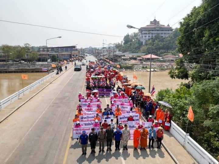 MizzimaNews's tweet photo. နမ့်ခုတ်မြစ်တလျှောက် တရုတ်များ ရွှေတူးဖော်နေမှု ထိုင်းပြည်သူရာချီ ကန့်ကွက်ဆန္ဒပြ

Website Link >>> https://t.co/tQ4mJnZVBM
#MizzimaBurmeseNews
#မဇ္ဈိမသတင်း
#ရွှေတူးဖော်မှု
#တရုတ်အလုပ်သမား
#SHRF
#နမ့်ခုတ်မြစ်
#UWSA
-------------------------------------- https://t.co/aZ3fpRXwho