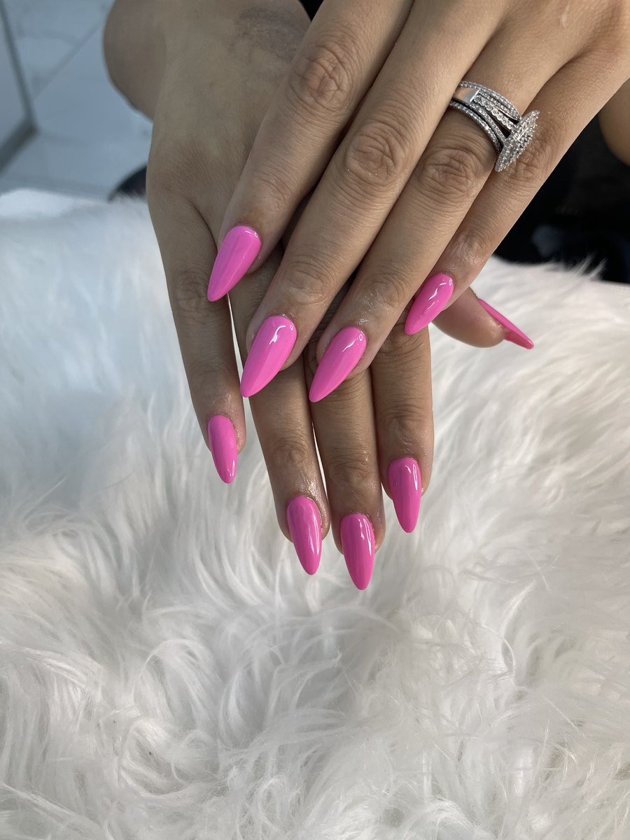 AriataJulius's tweet photo. @chigonamemory1  beautiful pink nails https://t.co/PUjbw1eDfc
