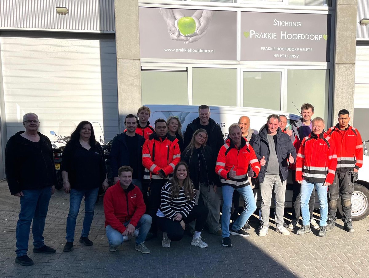PeterHutten's tweet photo. Een paar van de plekken waar de bouwers, renovators, beheerders en ontwikkelaars @VanWijnenGroep samen de handen uit de mouwen steken @NLDOET voor organisaties die wat gratis extra hulp kunnen gebruiken. https://t.co/FFarnUZHO5