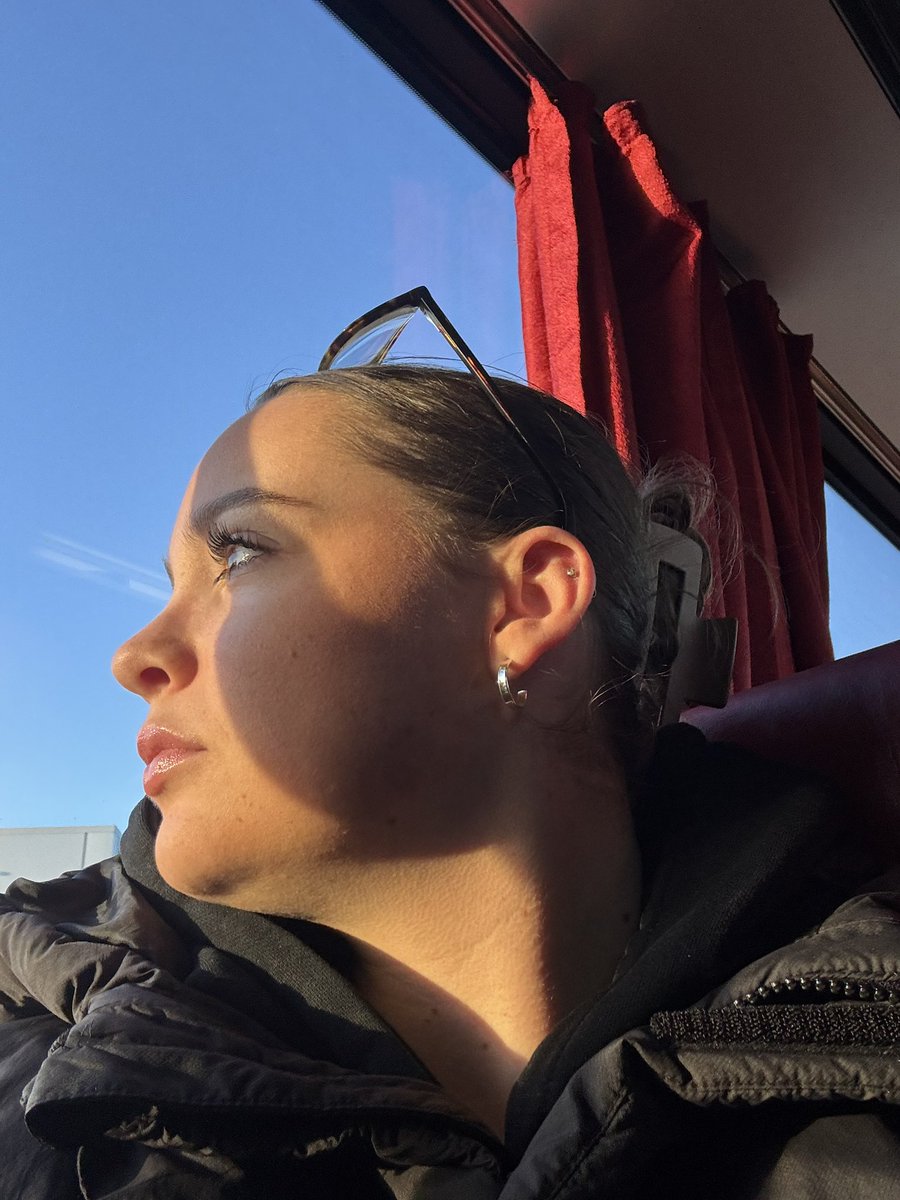 Anna Featherstone tweet media