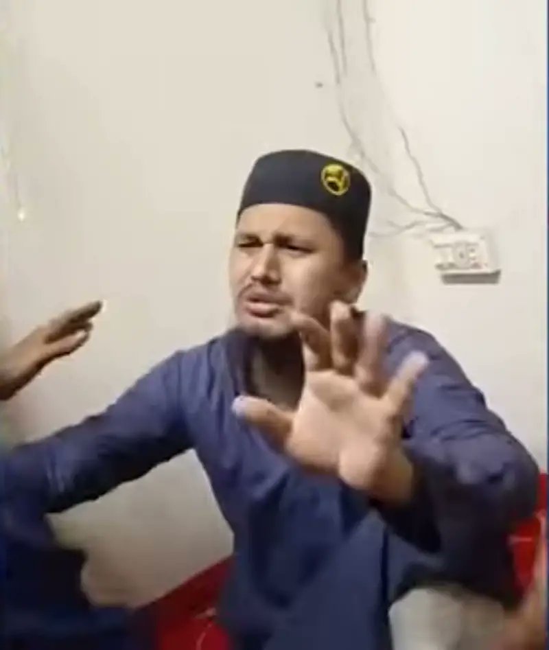 মাথা ও শরীর টেপানোর কথা বলে ২য় শ্রেনীর ছাত্রকে বলাৎকার, মাদ্রাসা শিক্ষক আটক