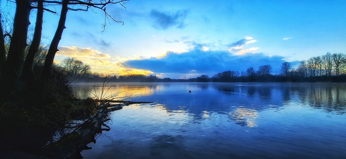 Matthew Irons (@ironsie1) on Twitter photo Clouds rolling in, the sun breaking through—this sunrise felt like a painting in motion. Nature’s drama at its finest.
#SunriseMagic #CloudArt #ironsie #sunrise #weather #photography #motivation
<a href="/ChrisPage90/">Chris Page - Weatherman</a> <a href="/WeatherAisling/">Aisling Creevey</a>
<a href="/ThePhotoHour/">#ThePhotoHour</a> <a href="/CloudAppSoc/">Cloud Appreciation Society</a> Clouds rolling in, the sun breaking through—this sunrise felt like a painting in motion. Nature’s drama at its finest.
#SunriseMagic #CloudArt #ironsie #sunrise #weather #photography #motivation
<a href="/ChrisPage90/">Chris Page - Weatherman</a> <a href="/WeatherAisling/">Aisling Creevey</a>
<a href="/ThePhotoHour/">#ThePhotoHour</a> <a href="/CloudAppSoc/">Cloud Appreciation Society</a>