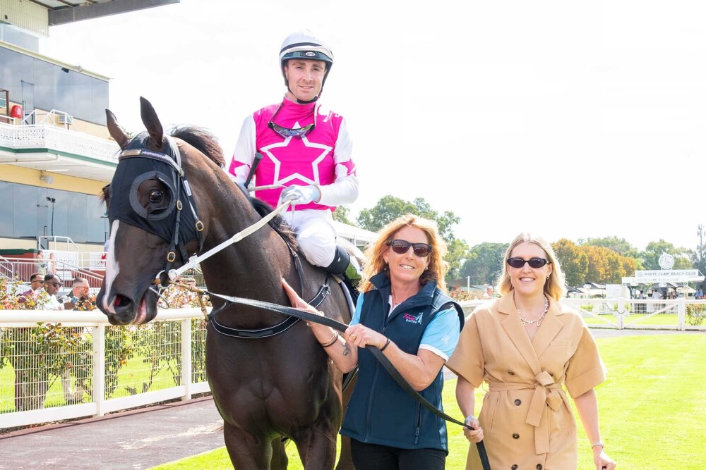 Fernie_Racing's tweet photo. While boss is away, the team at home keeps on kicking goals!
Keep Ita Mystery and Parnz record a back-to-back double for the yard on the Saturday stage ๐๐ป
Well done all!
#FernieRacing | ๐ธ: Western Racepix https://t.co/pLtN9p0Mqh
