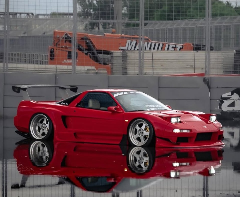 codebybabz's tweet image. All I want is an NSX and a gotei in Japan.