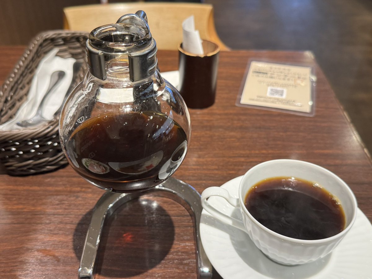 marosudesu's tweet image. 今日のコーヒー☕️
パプアニューギニアトロピカル

しっかりとした苦味に
ほんの少しトロピカルな気分に
させる甘みが堪らない逸品

サラダとカレーの相性もバッチリ

#倉トモ会
#倉式珈琲店
#今日はビターな感じで
