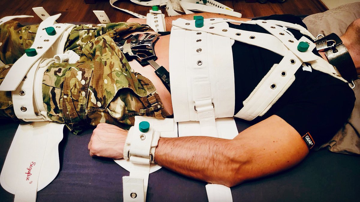 weekend bedtime bondage with <a href="/Leathermasterm1/">Leathermastermuc</a> … so many locks and so secure, but no way out 😈😇🔒

#gaybondage #teamlocked