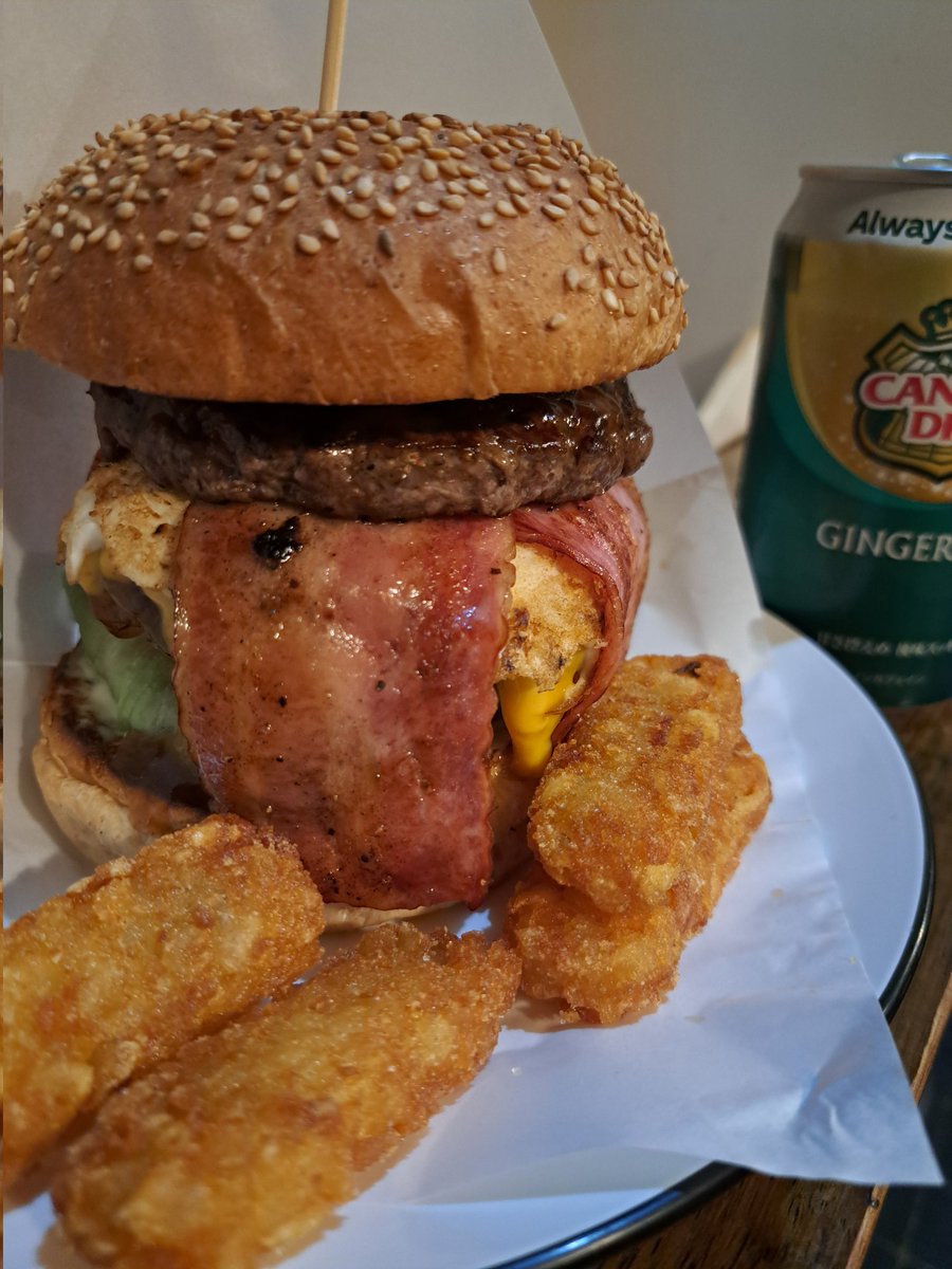 TikiTiki170428's tweet image. 3/15(土)昼

なんねん振りか。
15年はあいてるとおもう。

#BIGSMILE
#ビッグスマイル
#ハンバーガー
#戸頭
あー
旨かった。
ごちそうさまでした。＼(_ _)