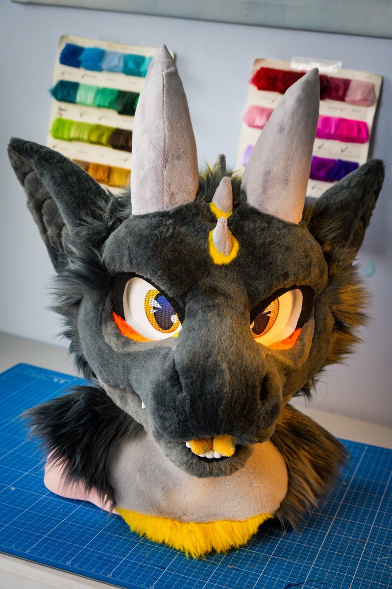 HybridLFursuits's tweet image. Good morning! Have a dragon to start your week-end right. Follow me to see the full suit soon!
Thanks to @DergyVai!