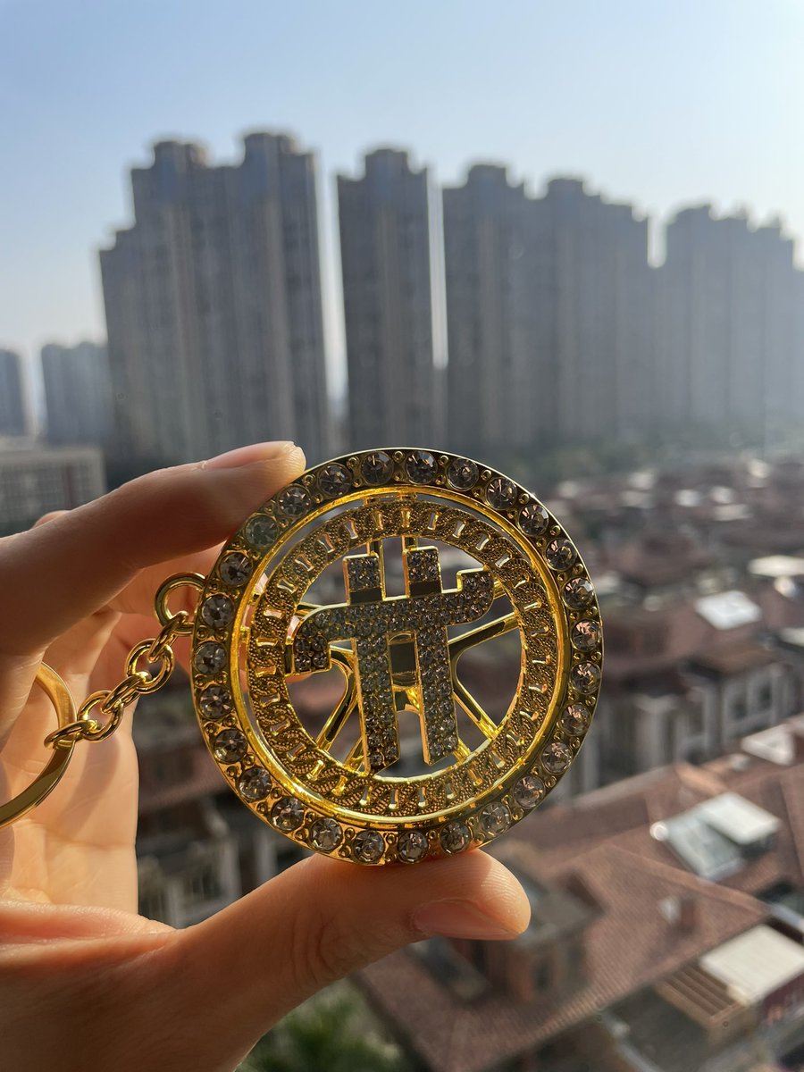 就目前Pi社区而言，Pi 核心团队近乎于独裁，目前在社区管理上丝毫未见去中心化的动作！大部分先锋深爱着这个项目，然而Pi项目方完全不愿意下放任何权利给社区。作为一个追随近六年的Pi先锋，在项目走过六年的今天，我永远都希望Pi网络越来越好！