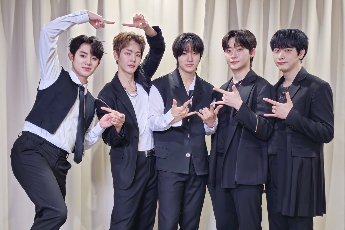 OnlyOneOf_twt's tweet photo. [#Photo/📷]

250315 SPECIAL MINI LIVE EVENT IN OSAKA 1부

#OnlyOneOf #온리원오브 https://t.co/qkiprmchcF