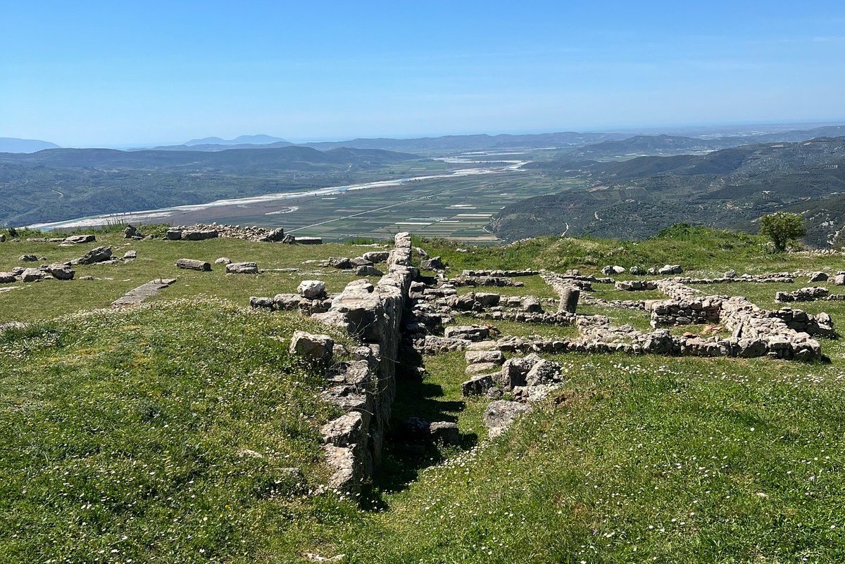 BGonxhja's tweet photo. Mëngjes Pranveror në Parkun Arkeologjik Apoloni dhe Bylis  🏛️😍🌿🌸☀️ https://t.co/nQRpLIecSK