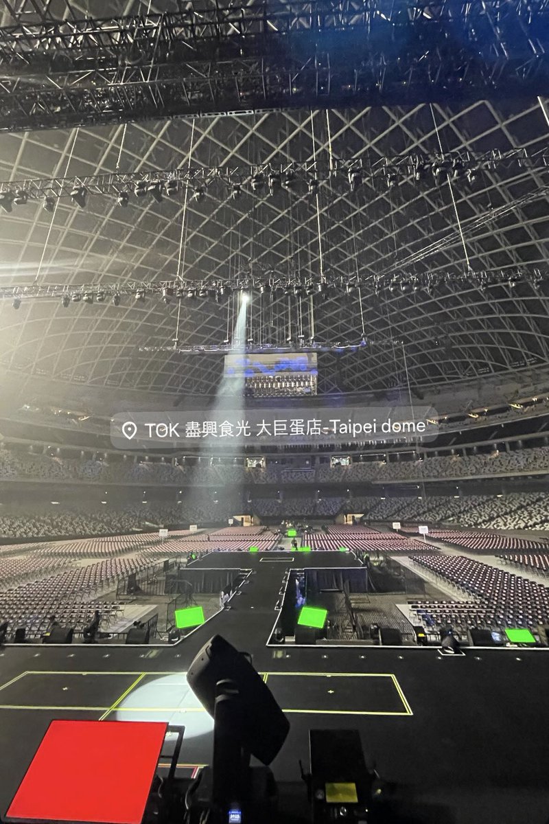 godtaengoo39's tweet photo. 아니 그러니까 지금 내일 타이페이돔에서 텐스콘 하게 되며능 이렇다는거 아녀 ·ࡇ· !!

✔️저기서 공연하는 3번째 가수
✔️해외���수 중 최초
✔️한국가수 중 최초

내일 저기 응원봉으로 가득찰 거 상상해봤는데 미쳤드아아아아아아악💜 https://t.co/PApxUZT6YV