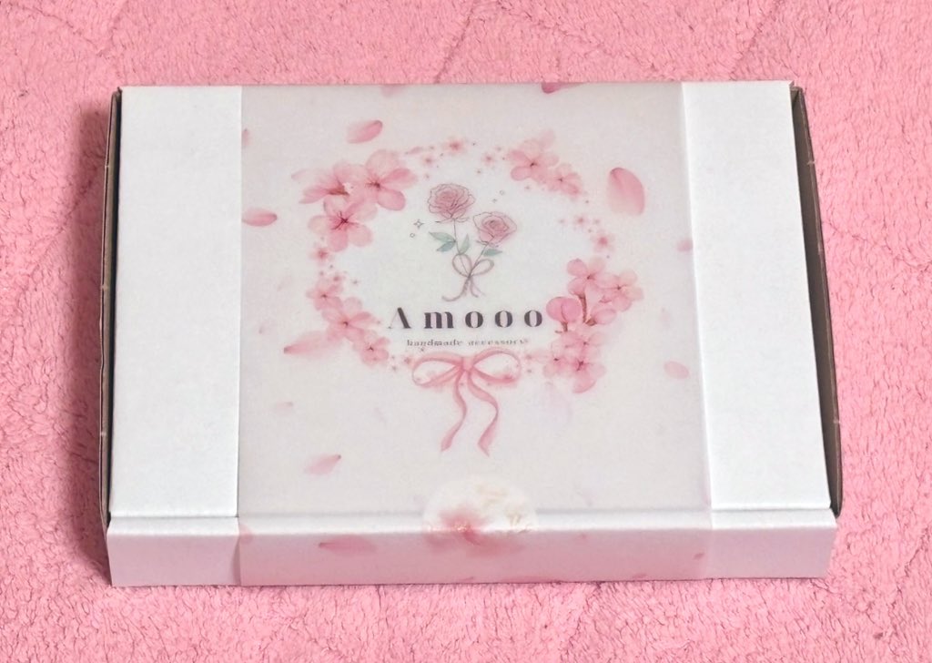 kotorin1110_xxx's tweet photo. Amooo様(@amooo_made  )でお買い物したアクセサリーが届きました🎁⋆*

見てこの可愛さ🥺💕
梱包から何から全てが可愛いぃ🥰
開けるまでも楽しいし、開けたら開けたで更に可愛くてため息出た笑
もうずっと見ていられる🥹✨️

これからの時期沢山着けてお出掛けするぞ🌸*･ https://t.co/e8Q29ZIm7L