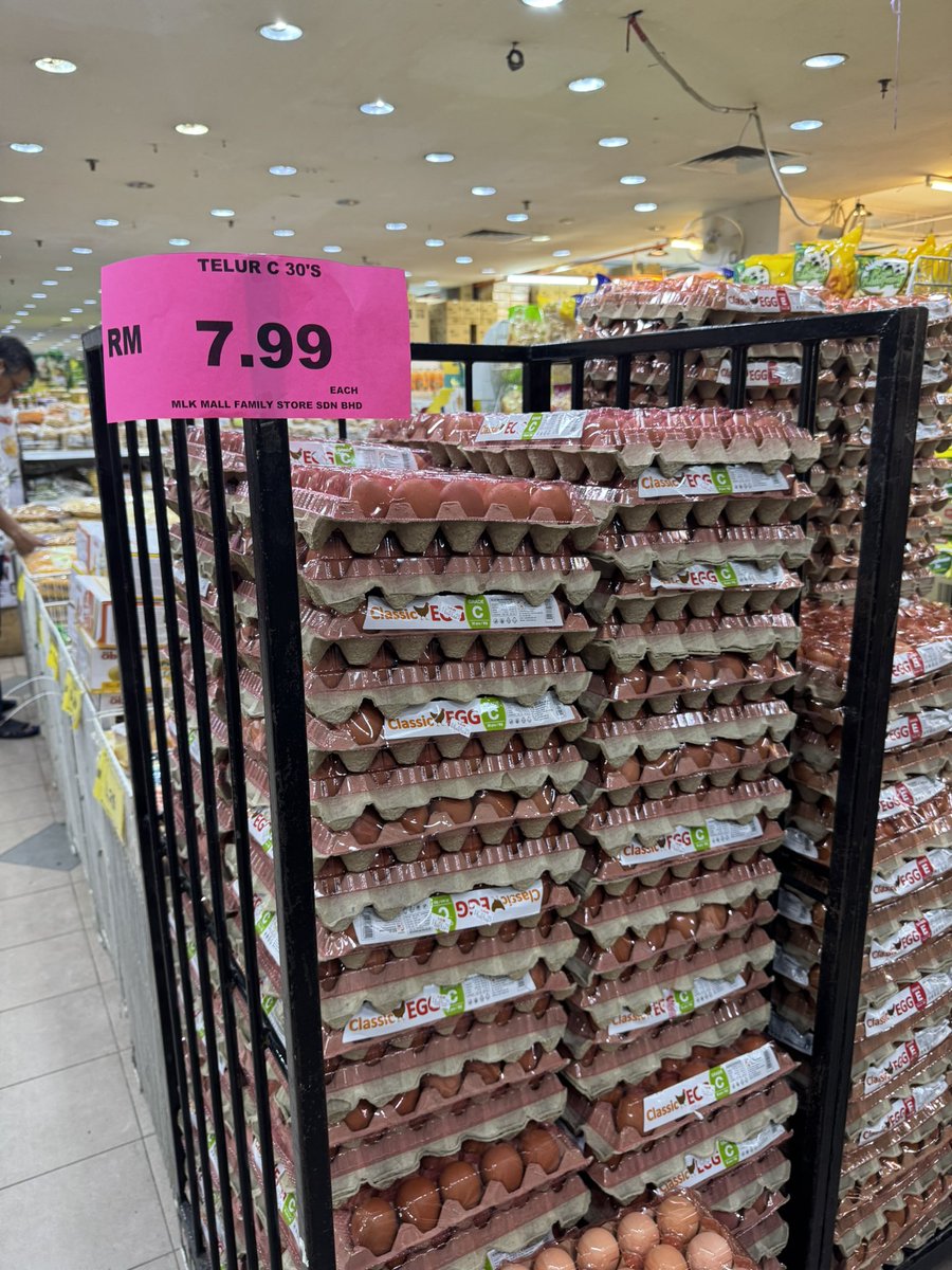 pickyhn's tweet photo. Murah betul ya telur di Malaysia. Bersyukur jadi rakyat Malaysia. https://t.co/StQcpfp7Mb