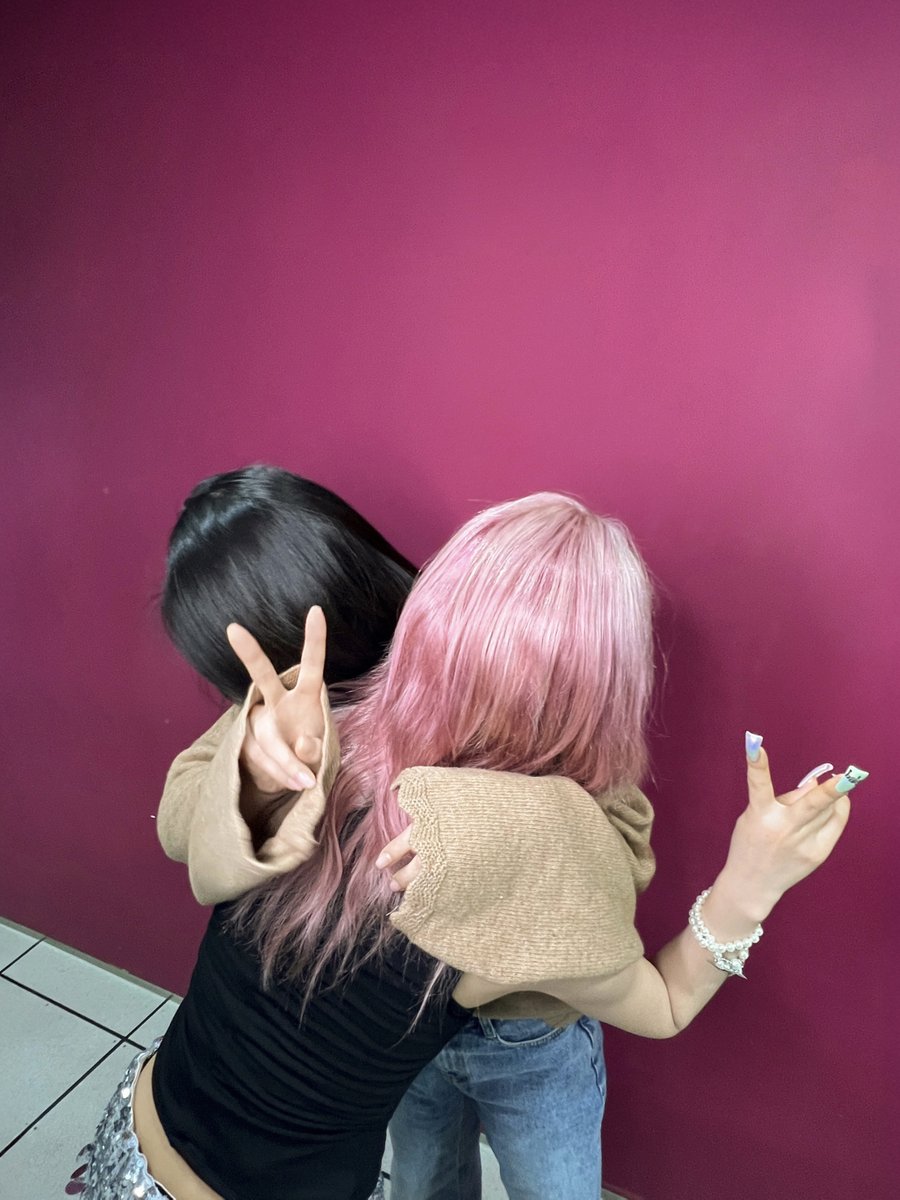 250315 #ShowMusicCore 🩷🎸

#SEULGI #슬기 #IRENE #아이린
#BabyNotBaby
#SEULGI_BabyNotBaby
#RedVelvet #레드벨벳
#쇼음악중심