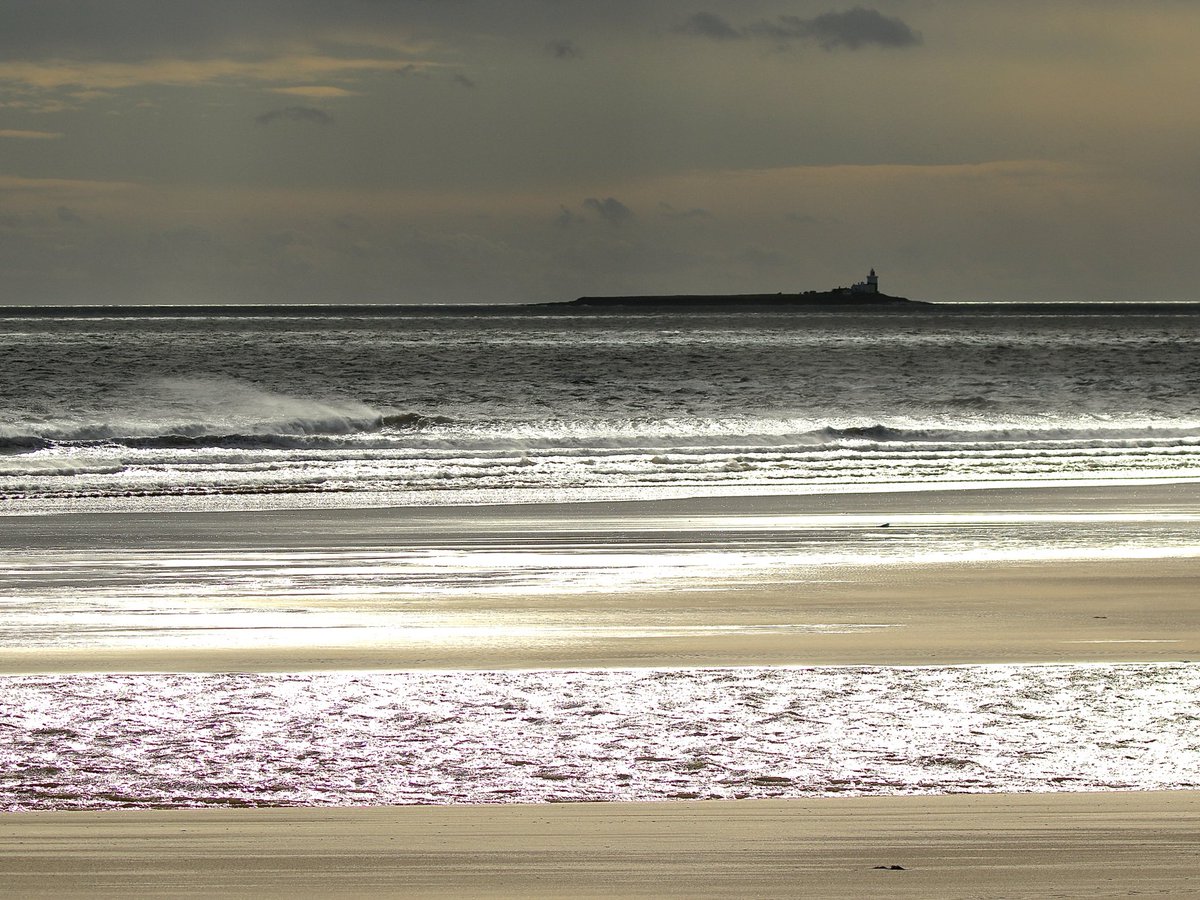 TomCadwallender's tweet photo. ‘Girl from the North Country’ Alnmouth Bay to Coquet Island, #Northumberland #myfavouriteview https://t.co/UTFMmNDpKx