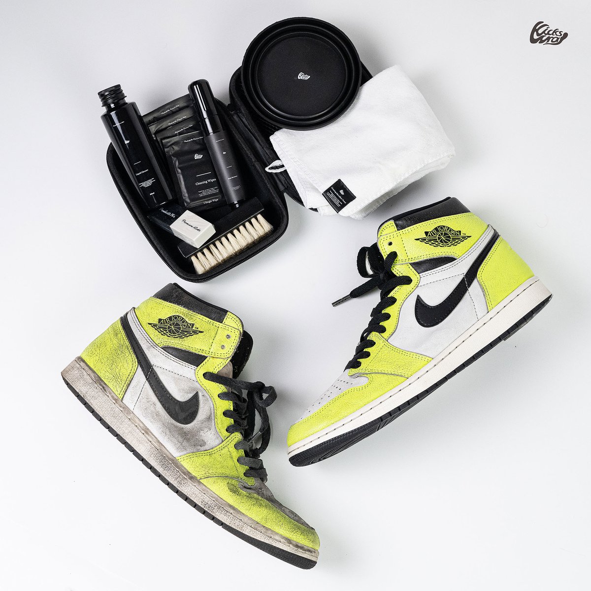 kickswrap's tweet photo. 【3/20 19:00予約開始】

Professional Shoe Care Kit
🔗https://t.co/YLkPcegda7

-あらゆる汚れに対応する7点のケアプロダクトを封したプロ仕様のシューケアキット。

Liquid Cleaner 200ml
🔗https://t.co/J4XuBTDPXR

-激しい汚れも徹底洗浄する徳用サイズの濃縮液体タイプシュークリーナー。 https://t.co/po5wShbXaA