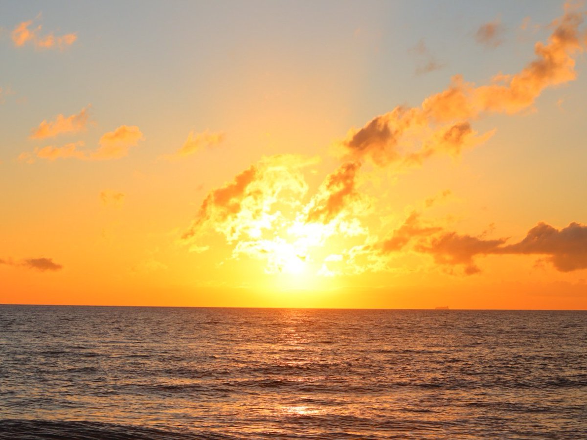 MartinM79510567's tweet image. Sunrise #ThePhotoHour #Sunrise #StPatricksWeekend #Newcastle beach #Wicklow #Ireland.