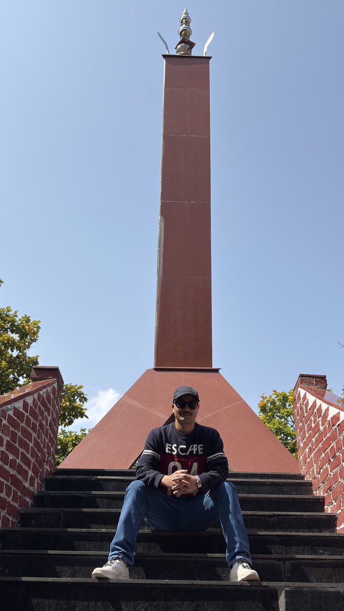 sclekhak's tweet photo. The respect and honor shown by the British towards the Gurkha soldiers for their unmatched courage is a powerful reminder of the bond built on honor, respect, and sacrifice🇳🇵🤝🇬🇧 @Dehradun https://t.co/wjQqTAtyRD