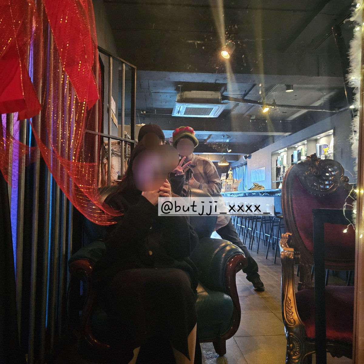 butjji_xxxx_'s tweet photo. 오! 픈런을 했습니다...
적당히 앉아있다가 사라질 생각이랍니다...

@taee4530 
@ridi_dom https://t.co/0fraMhre54