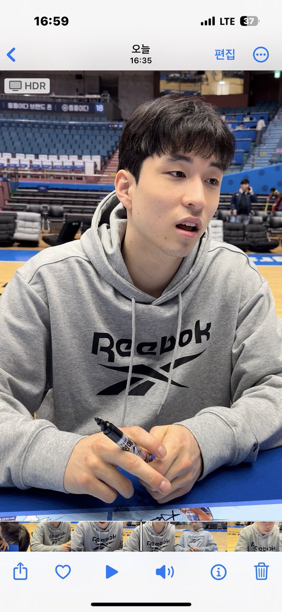 아니준희한테 당근마켓에서내유니폼발견하기vs내팬이다른선수응원하는거보기 중에 뭐가더서운하냐고물어봣더니표정이래ㅠㅠ하왤케서운해하는데