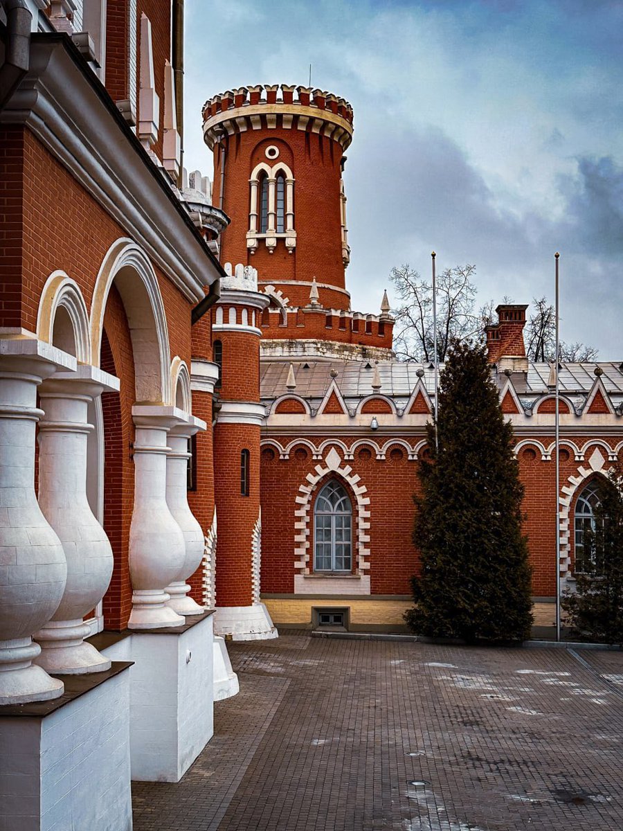 RusEmbIndia's tweet photo. 😍 Luxury of the Petrovsky Palace in #Moscow in spring ✨
#VisitRussia
#VisitMoscow https://t.co/BrYa6V50C8