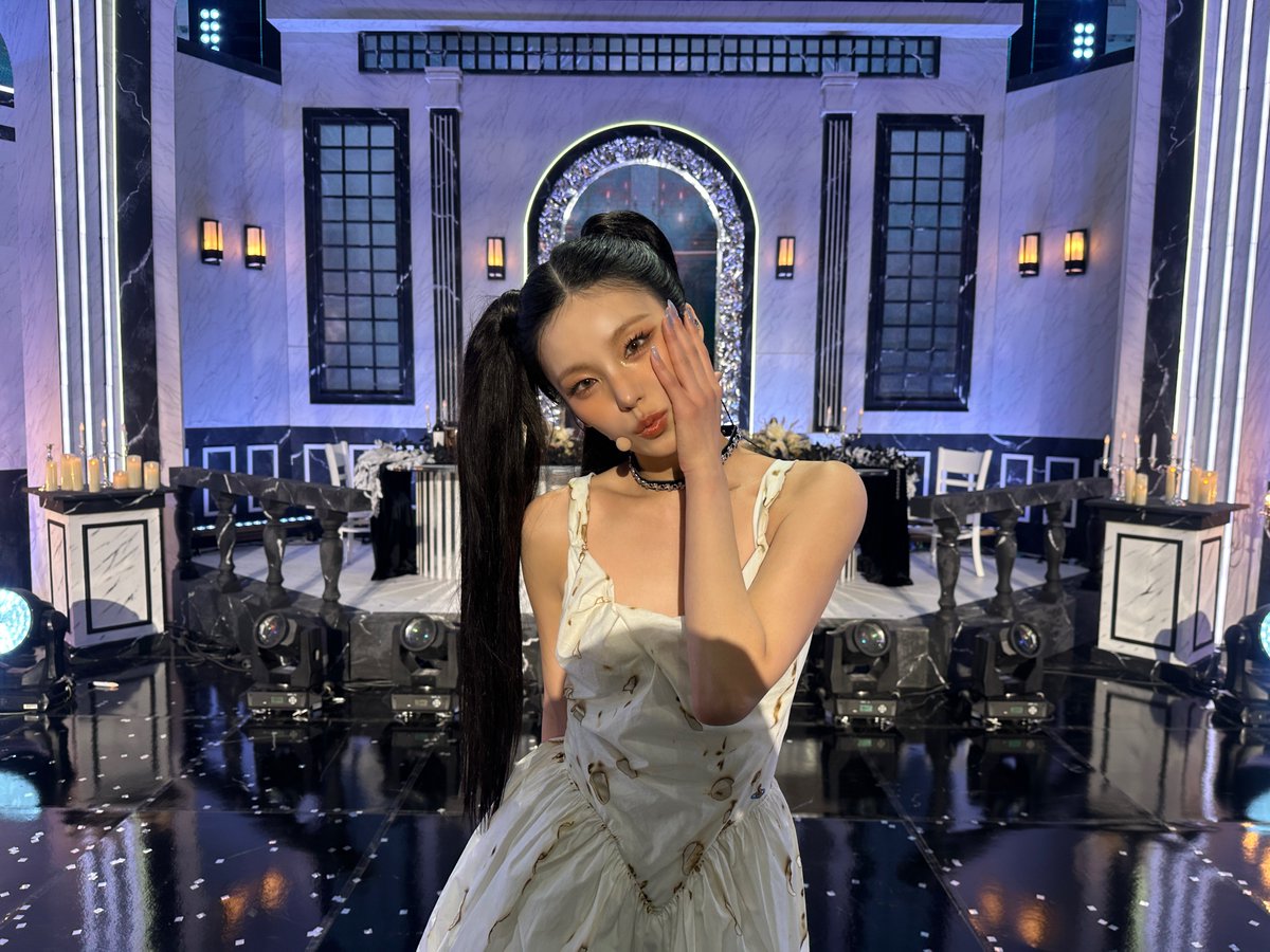 ITZYofficial's tweet photo. [ #음악중심 ]
믿지와 함께한 하루에어🖤
덕분에 예지는 258 행복해🪽 

#ITZY #MIDZY @ITZYofficial
#YEJI #예지 #YEJI_AIR https://t.co/oS933S3ax1