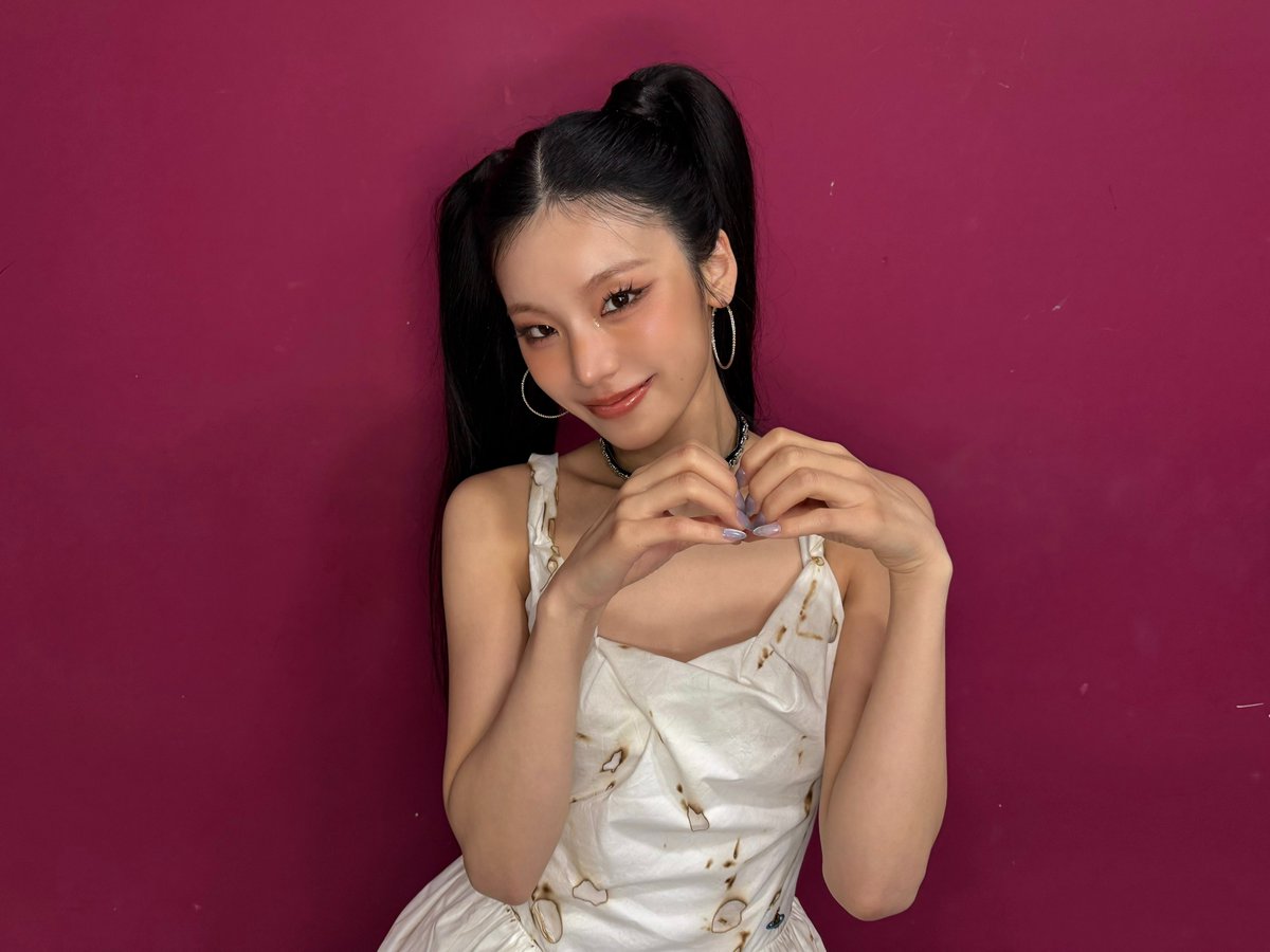 ITZYofficial's tweet photo. [ #음악중심 ]
믿지와 함께한 하루에어🖤
덕분에 예지는 258 행복해🪽 

#ITZY #MIDZY @ITZYofficial
#YEJI #예지 #YEJI_AIR https://t.co/oS933S3ax1