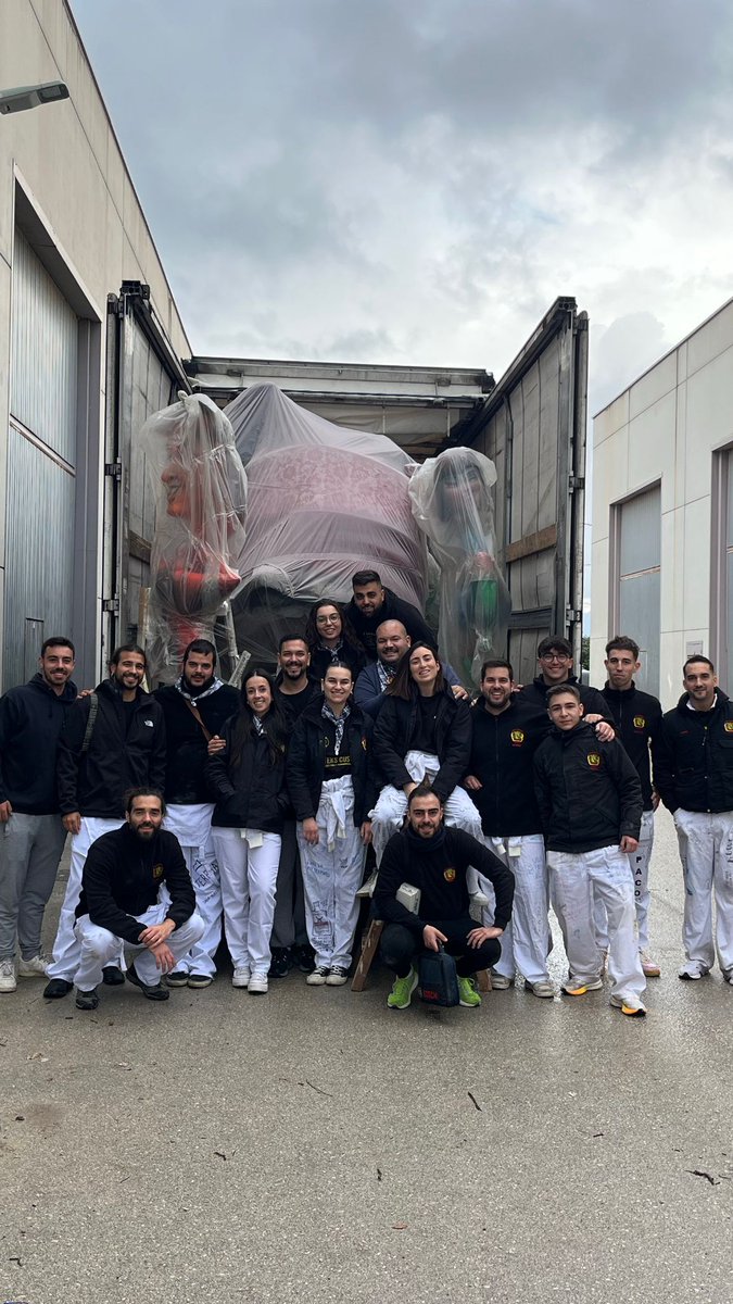 FallaDiana1's tweet photo. La nostra falla ja està al carrer! Comença el dia de la plantà! 🖤🔥

Seguim fent història | Falla Diana

#plantà #falles #fallas #falles2025 #fallas2025 #fallesUNESCO #fallasUNESCO #Dénia #FDN25 https://t.co/hFVKOvvHKC
