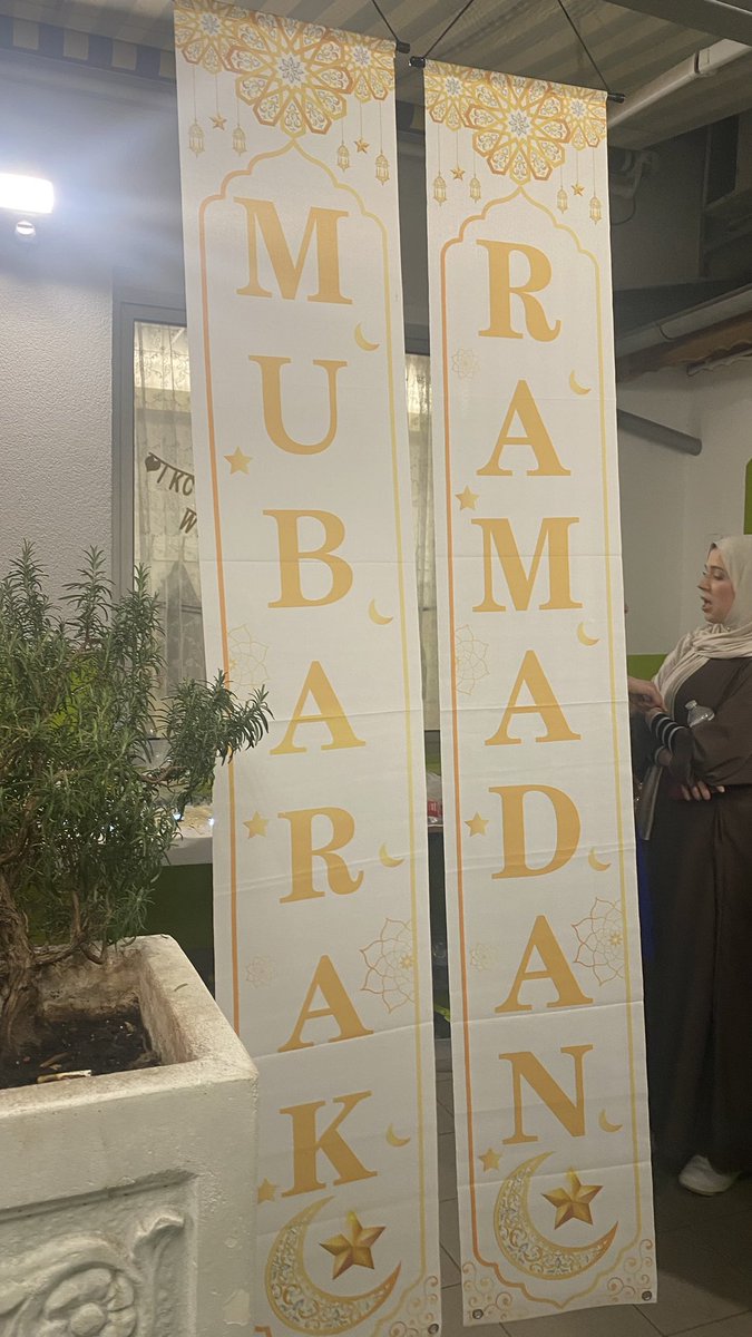 nmakarevic's tweet photo. Biti među omladinom je uvijek radost , pogotovo kada te pozovu na omladinski iftar. Oko 300 mladih je bilo sinoć u IKC Frankfurt na omladinskom iftaru a bila je nazočno i par “omladinca” oko 20+ iskustvo 🙃.
#ramadan2025 #ikcfrankfurt #iftar2025 #omladina https://t.co/caNarVmqpF