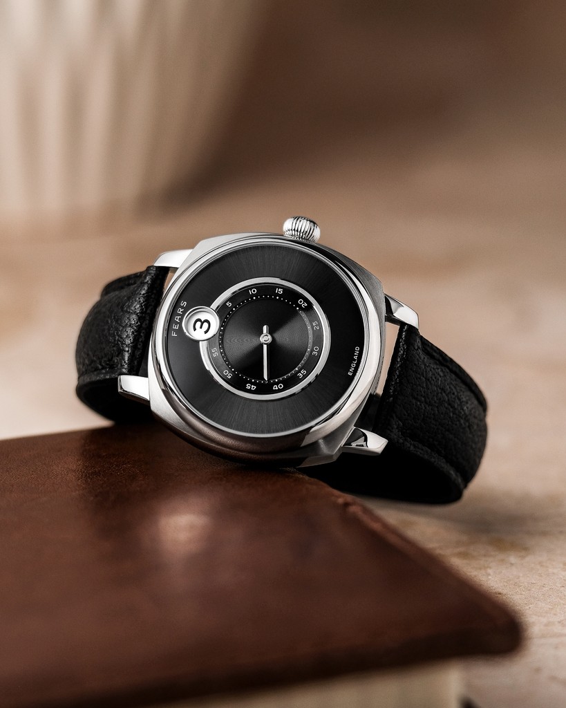 AceJewelers's tweet image. Both elegant and striking: A jumping hour calibre with deep black colored dial.

How good is the Brunswick 41,5 Jump Hour by FEARS Watch Company? Come experience it in-store at Ace Jewelers.

#AceJewelers #FearsWatches #JumpHour
