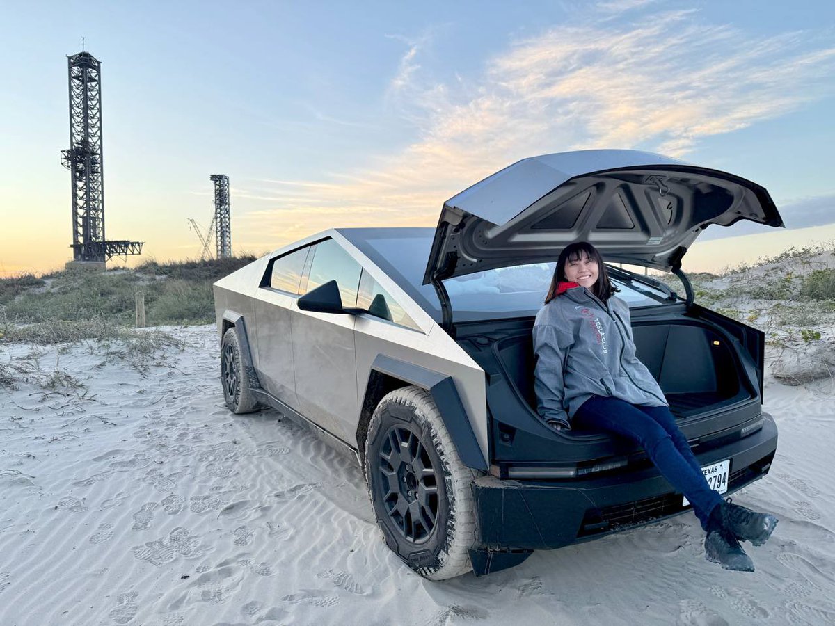 Glimpse of the future - Tesla Cybertruck FSD &amp; SpaceX