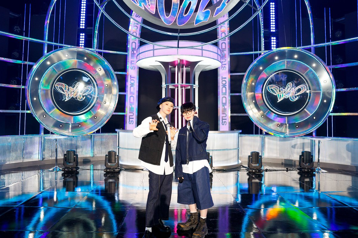 [17'S] #음악중심

무대에서 열심히 놀아버린 호시 우지군🕺
캐럿들과 함께라면 밤새 노는 것도 문제 없지요💎

#모두_호우와_함께_춤에_몸을_맡겨
#호우처럼_해_봐요☔️🚨