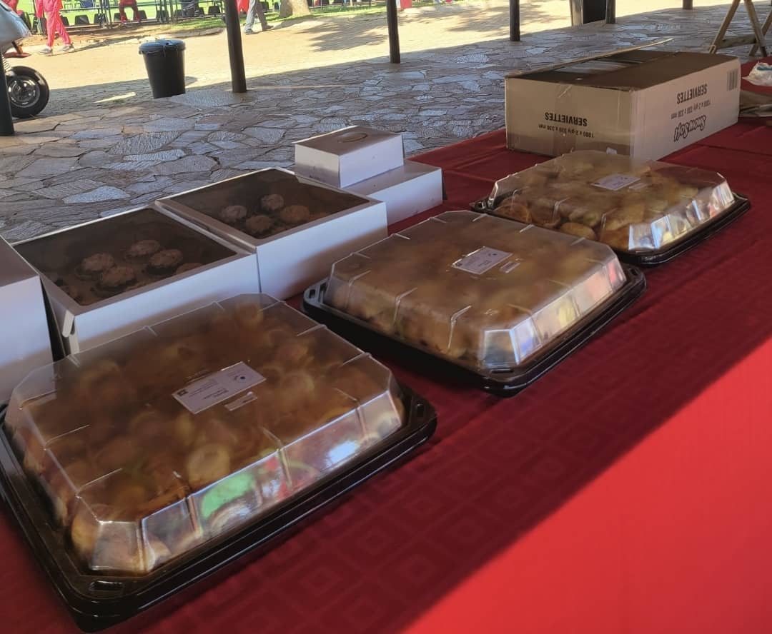 bluelemoneats's tweet photo. We’re at St. George's College in Harare today, serving up some of our delicious dishes! Contact us for all your catering needs, whether it’s for corporate events or any other occasion. @Martha_theChef 

 Contacts: 0712 918 995 | 0714 648 614 | 0777 814 570 https://t.co/jBieB8zPr9