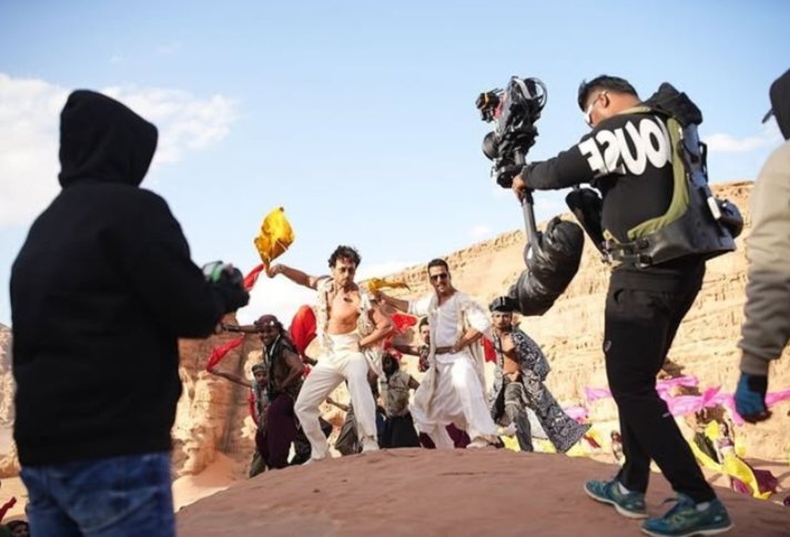 Behind the scenes of Wallah Habibi #BadeMiyanChoteMiyan
