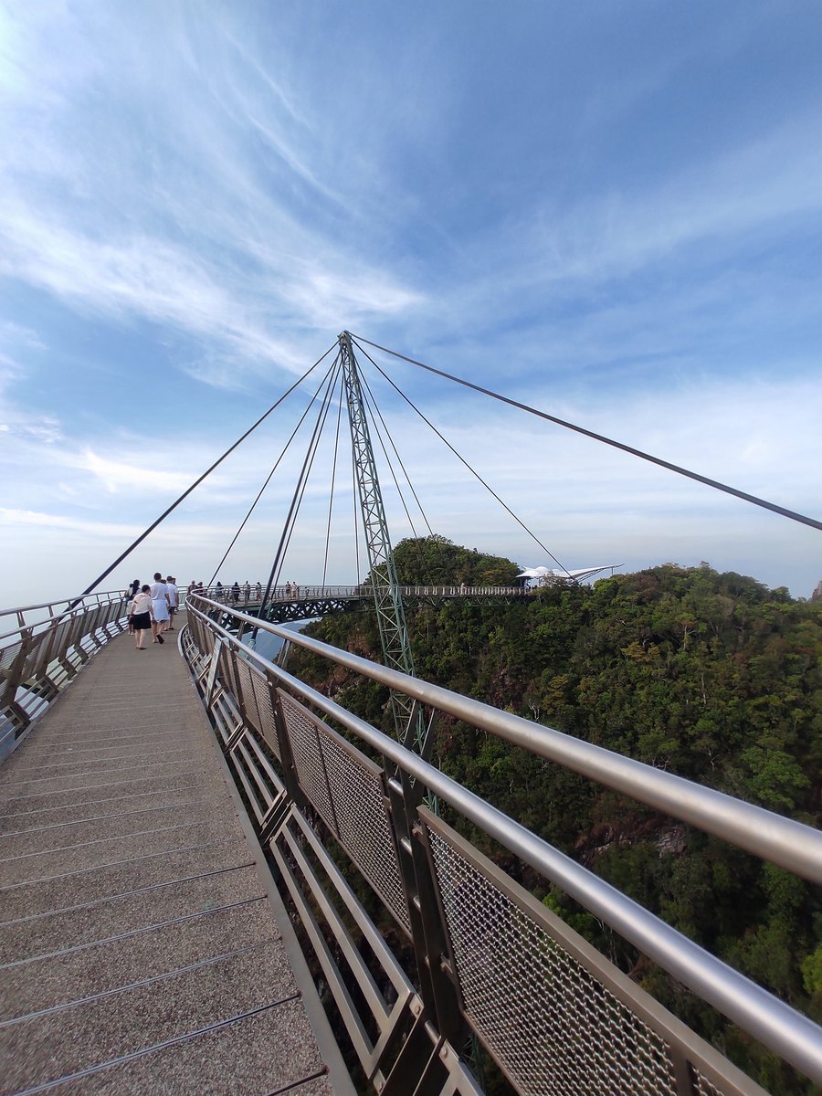 AfshaFaatima's tweet photo. @Tullir143 Sky bridge Langkawi,Malaysia https://t.co/oa2GcxKQCQ