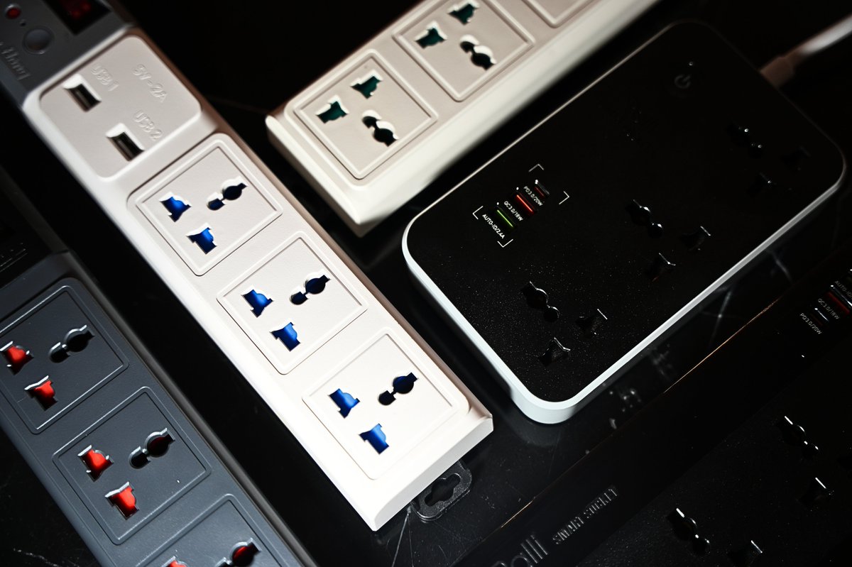 RangDongJsc's tweet image. 🔌 Power Up with Rang Dong Multi-Function Socket! 🔌

✔ Multiple outlets &amp;amp; USB ports ⚡
✔ 3-5m cable for flexible use 🔄
✔ Safe, durable &amp;amp; convenient 🔥
Perfect for home &amp;amp; office setups!
#SmartLiving #MultiSocket #RangDong