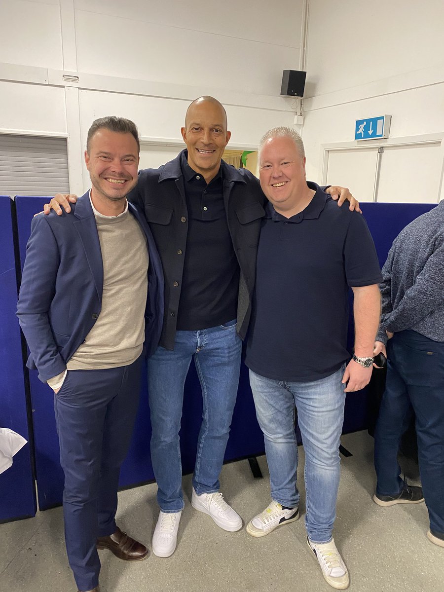 reecewhu83's tweet photo. Brilliant night with the @MandevilleProm2 crowd, Stevie Lomas is an absolute legend 😂
Great seeing @Johnsie31 @kernowman63 @TerryCo37805465 as always ⚒ https://t.co/CpcVDgil48