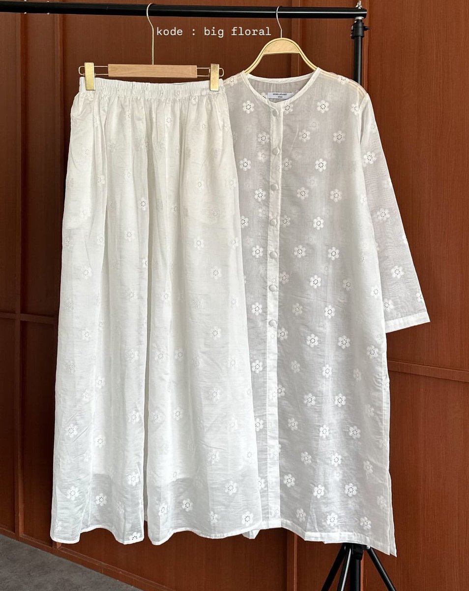 iyasudadeh_'s tweet photo. save thread ini kalo km lagi butuh referensi outfit untuk lebaran nanti, ada beberapa koleksinya yg timeless bgt🌷✨ https://t.co/EiVSrseLgb