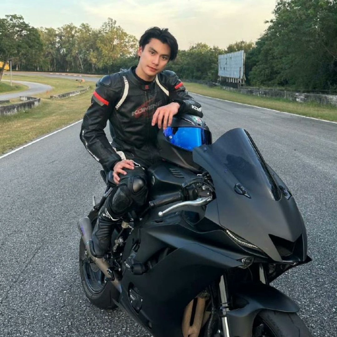 hellosam___'s tweet photo. OhmLeng ft Aston AU
Some Tweet AU : ʀᴀᴄᴇʀ x ɢᴜʀᴜ ᴛᴋ
Racer yang dikenal sudah punya pacar ternyata sudah punya ANAK? DAN SUDAH MENIKAH?
fiksi fiksi fiksi OOC
#OhmLeng
#sam_au
©hellosam___ https://t.co/vsHItISyc5