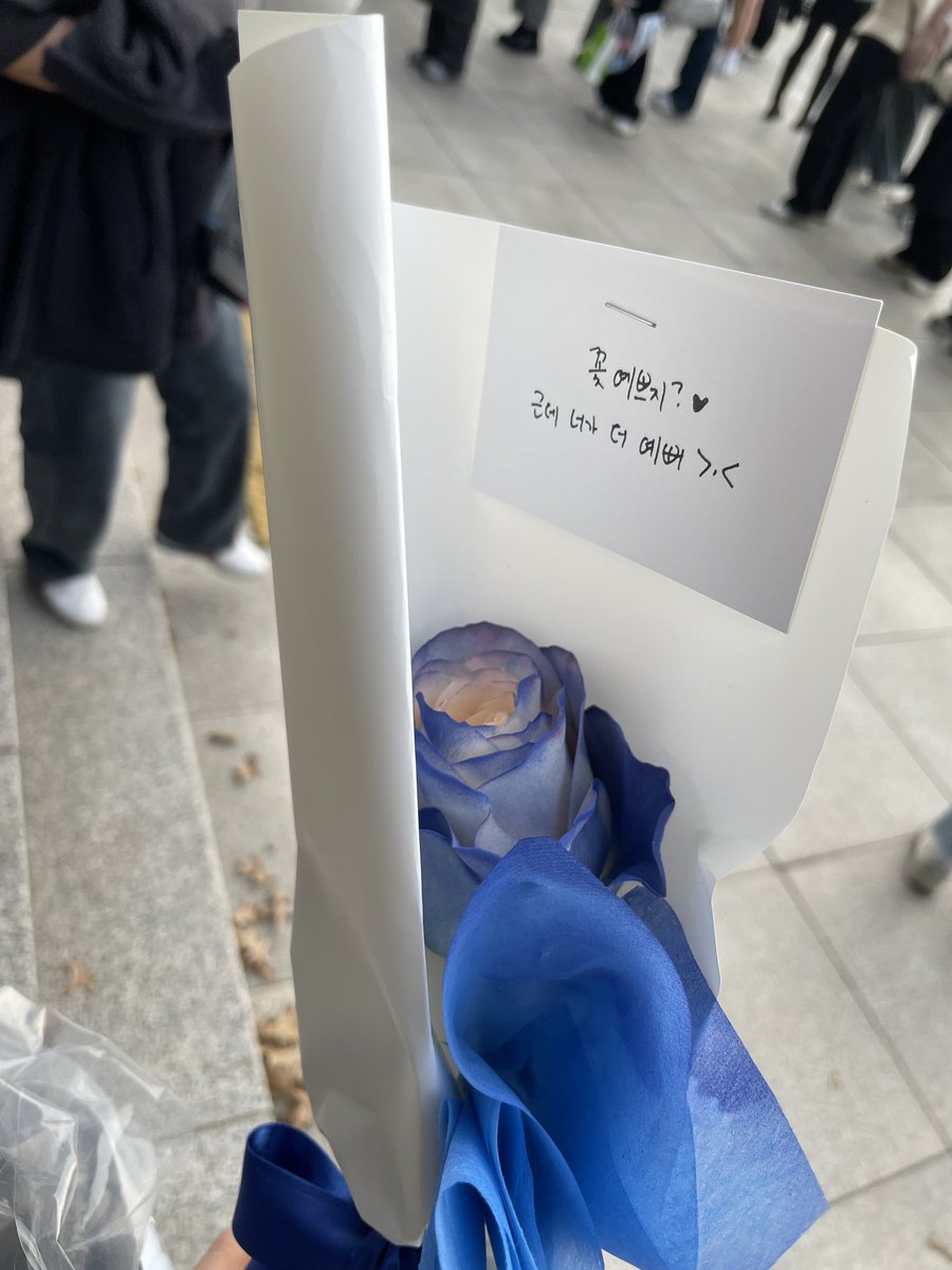 아니 민석이가 더 이뻐!! 💙 #시우민 #시우민_WHEE