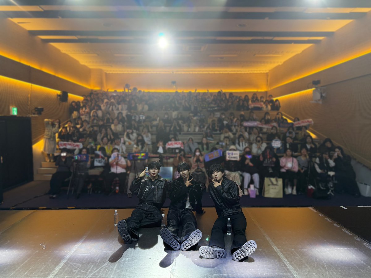 INAMINUTE_OFFI's tweet photo. 여러분 덕분에 즐거웠어요!
이따 2부에서 또 만나요🤍

#InAMinute #WHATYOUWANTED
#준태 #JUNTAE #재준 #JAEJUN #현엽 #HYUNYEOP https://t.co/1OqhHSdAbf