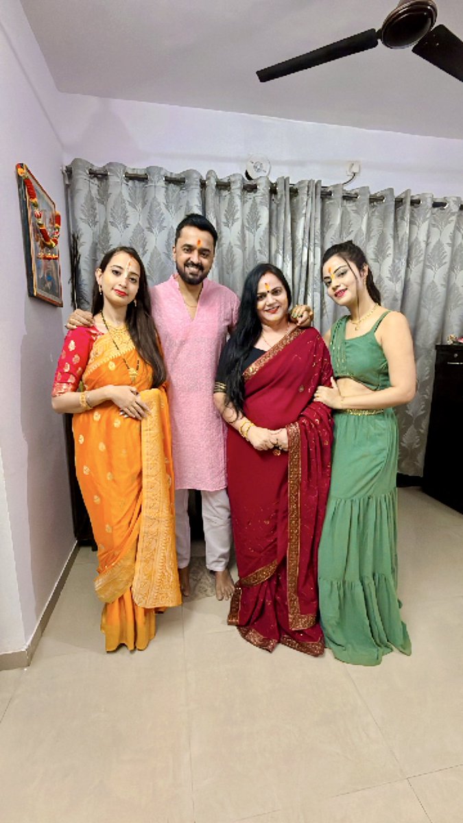 RaajChauddhary's tweet photo. Holi Celebration ❤️😍😘 https://t.co/A1d3Fa0s86