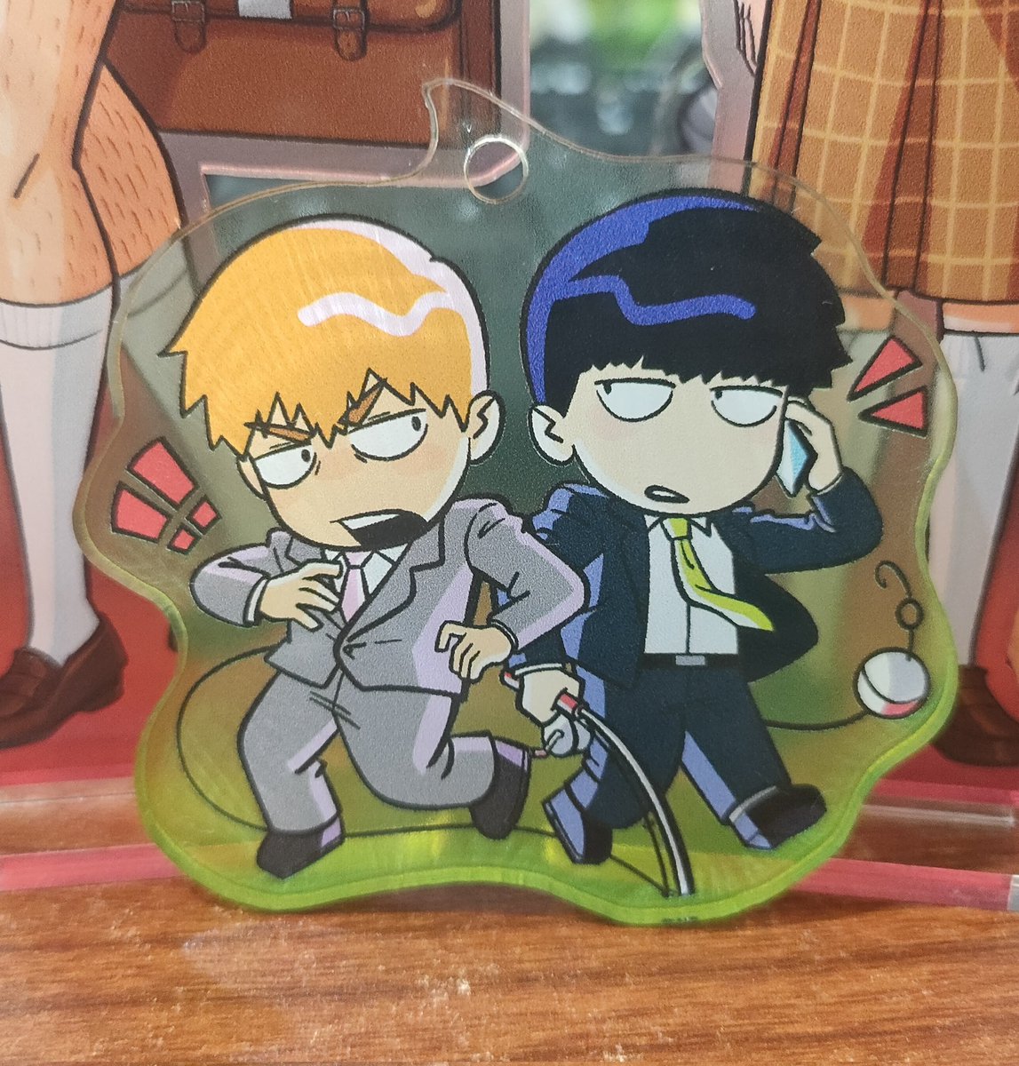 Heres the keychain details!!!!!! AHHHHHH!!! the clasp isn't decided yet but i want it to be a red star clasp...